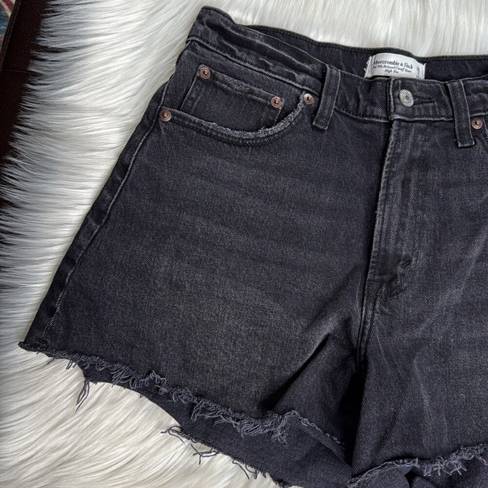 Abercrombie Black The 90’s Relaxed High Rise Cut Offs - Picture 5 of 7